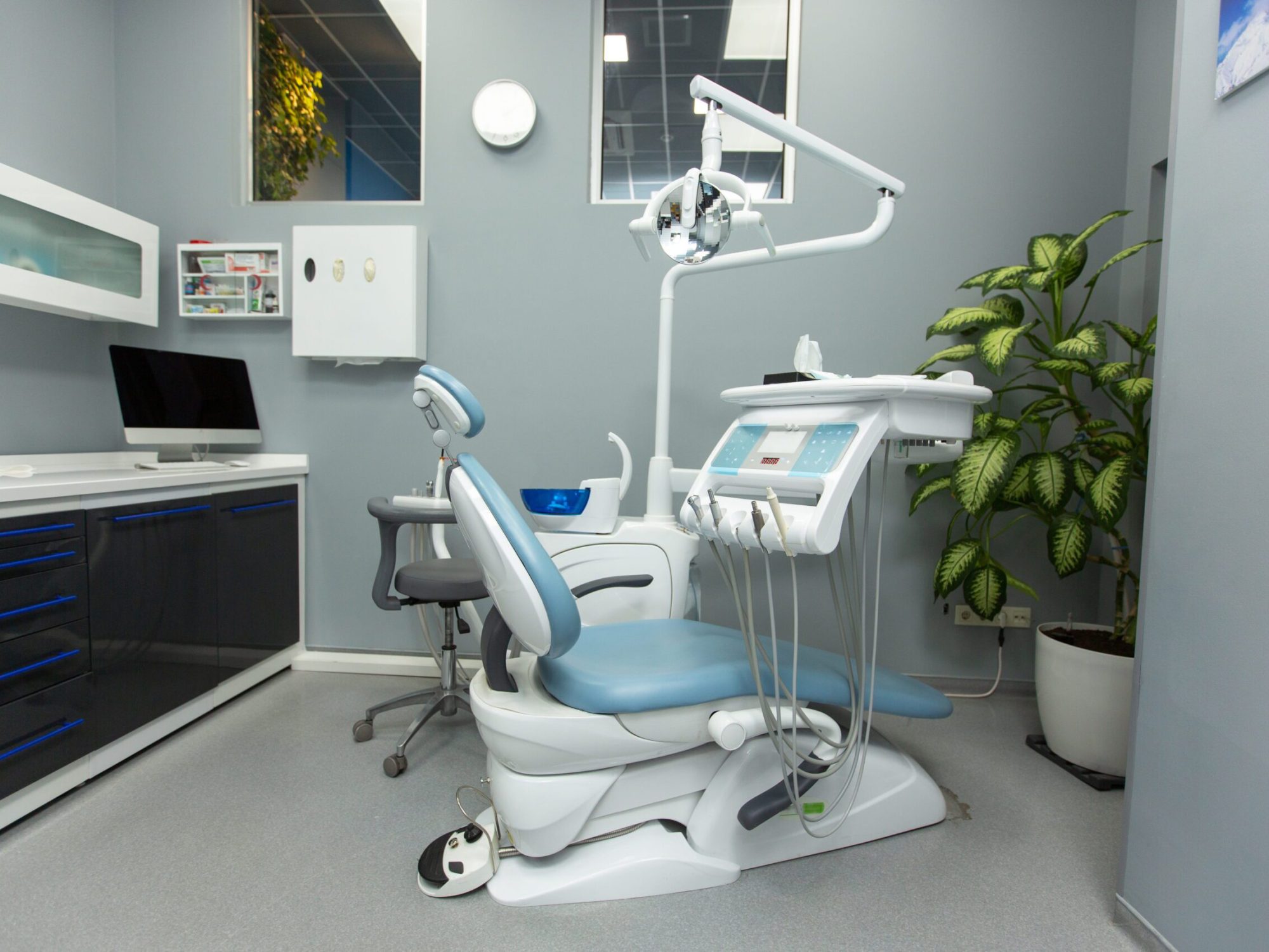 dental-cabinet-with-various-medical-equipment (1)